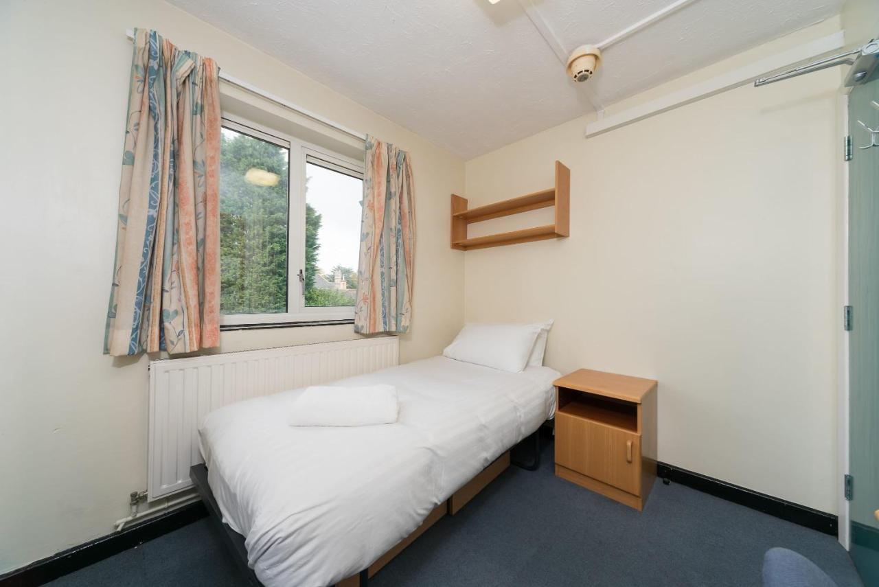 Ensuite In Nice Part Of Hull - Quick Central